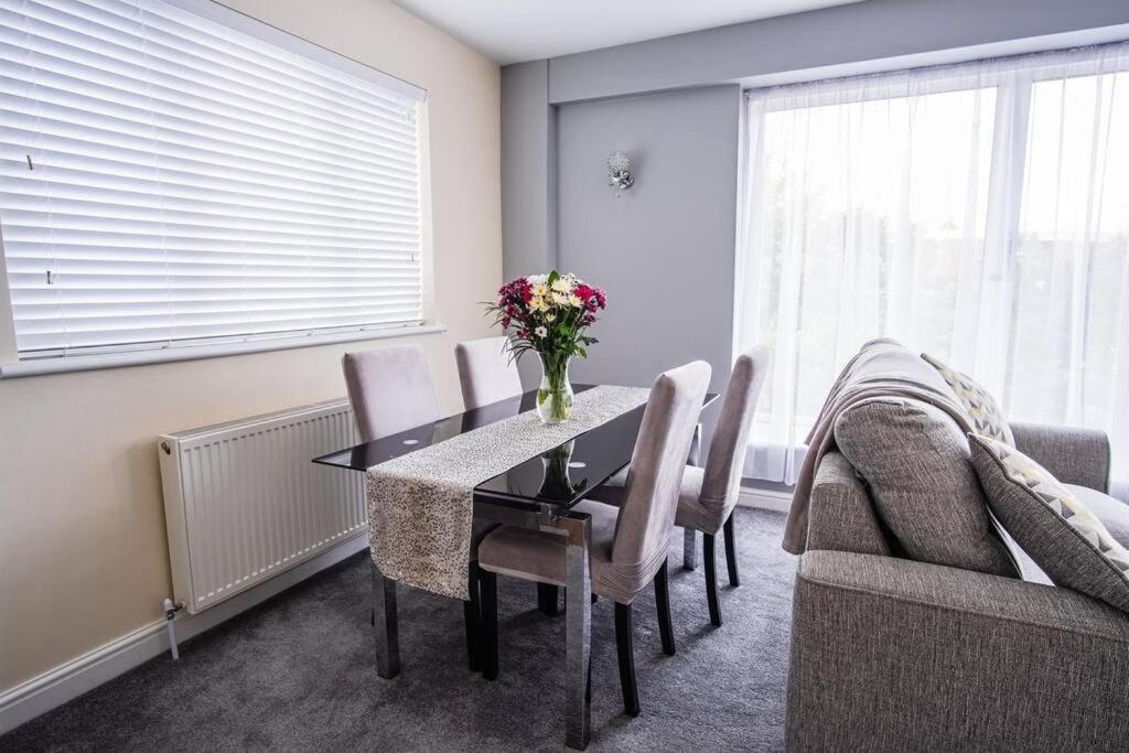 Tallets Apartment With Balcony & Parking Tewkesbury Luaran gambar