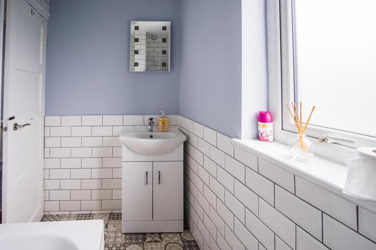 Tallets Apartment With Balcony & Parking Tewkesbury Luaran gambar