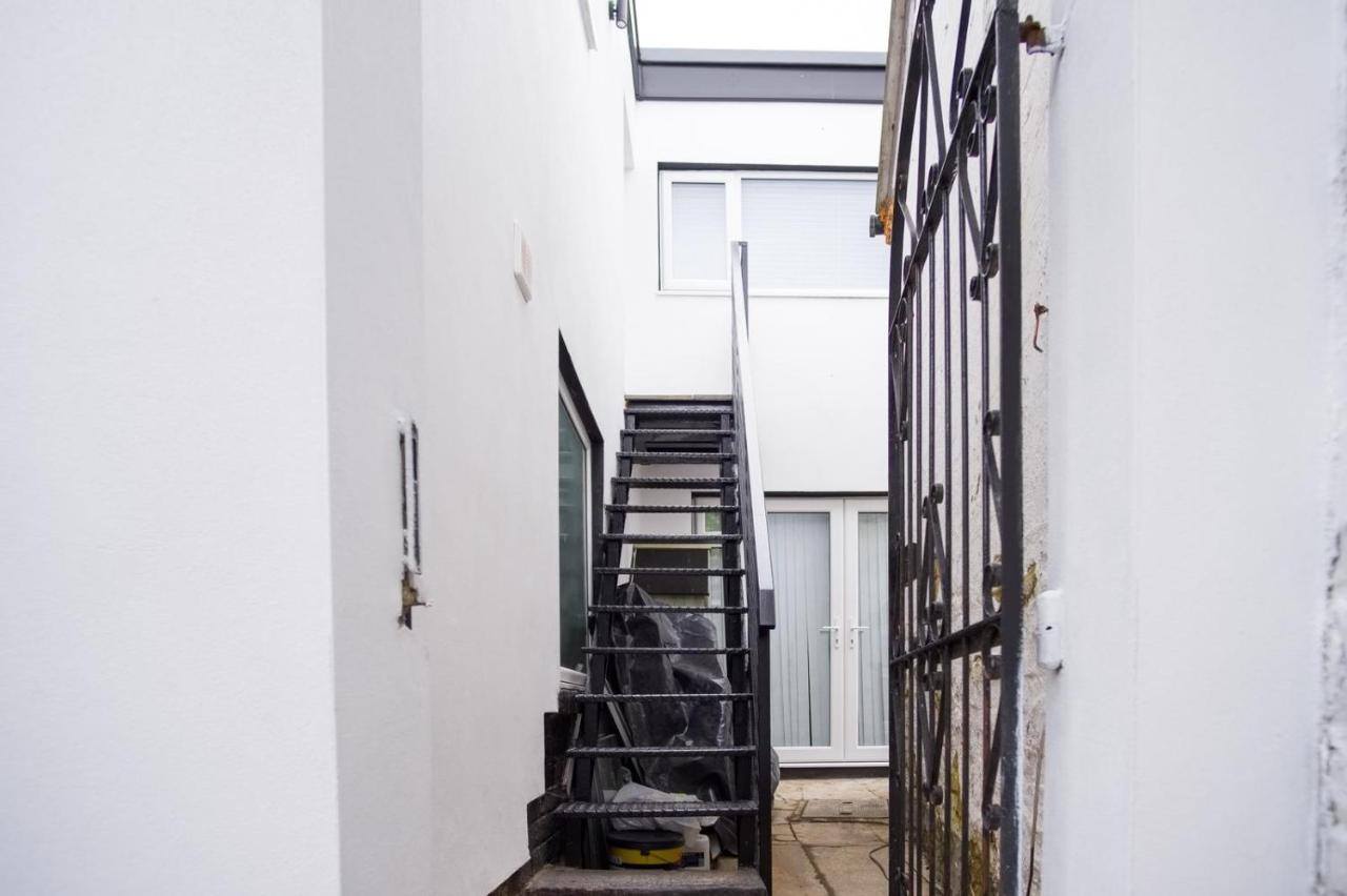 Tallets Apartment With Balcony & Parking Tewkesbury Luaran gambar