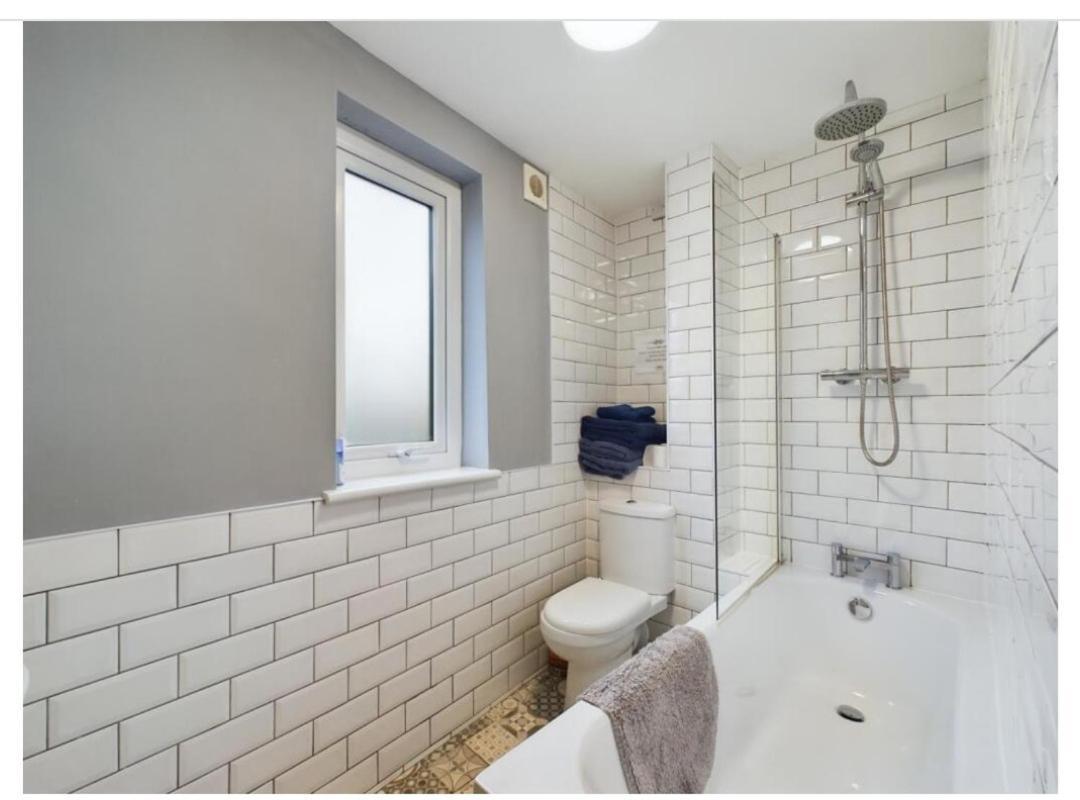Tallets Apartment With Balcony & Parking Tewkesbury Luaran gambar