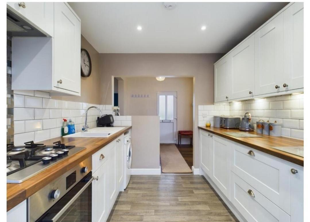Tallets Apartment With Balcony & Parking Tewkesbury Luaran gambar